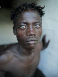 Meet Tania Font, a multidisciplinary artist from Palamós, Girona, born in  1978. With training in painting, drawing, engraving, sculpture, and  jewelry, Tania has contributed to numerous theater and television  scenography projects. She