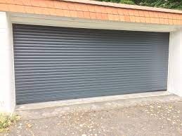 Optional erhältlicher außenentriegelungsbausatz für die notentriegelung bei fehlendem zweiten zugang zur garage. Rolltor Fur Doppelgarage Vom Sonnenschutz Fachbetrieb Aus Gutersloh Und Owl Punktlich Zuverlassig Individuell Garagentor Garagentor Rolltor Rolltor