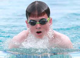 Trinity Cox repeats record-breaking efforts at Wagga High School swimming  carnival.