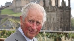 Karol całe życie czekał, by włożyć koronę. W tym czasie nie stronił od  skandali