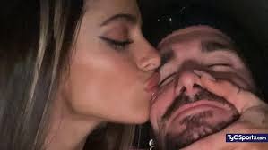 Ya no se esconden! La primera foto de De Paul y Tini, a los besos