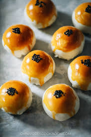 Unfortunately x was not a fan of them because he doesn't like his desserts savoury. Dan Huang Su Pastry Mooncake With Salty Egg Yolk è›‹é»„é…¥ Omnivore S Cookbook