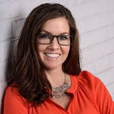 Kellie Dow's Instagram, Twitter & Facebook