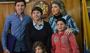 La alcaldesa de viña del mar, macarena ripamonti, se refirió a la decisión del tricel de inhabilitar por cinco años de ejercer cargos públicos a la exedil de la comuna, virginia reginato. Lateral De La Seleccion Eugenio Mena Fue Declarado Hijo Ilustre De Vina Del Mar Por Alcaldesa Virginia Reginato Municipalidad De Vina Del Mar