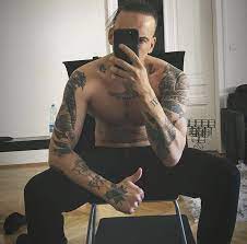 Finde diesen pin und vieles mehr auf raf camora von nikola adamovski. Raf Camora Tattoos Kontra K Youtube Respektieren Sie