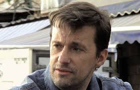 Witold kieżun wpadł przez wielkie drzwi do sali, w której 14 niemców, esesmanów, czyli największych zbrodniarzy wojennych, stało przy stole i czyściło broń. Ten Marsz Sie Zbliza Niedziela Pl