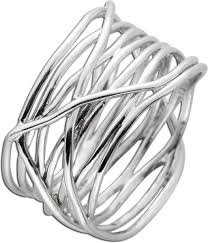 Besonders für damen gibt es ganz unterschiedliche produkte und modelle, sodass jeder seinen damenschmuck online ganz nach seinem eigenen individuellen geschmack finden kann. Hochwertige Ringe Aus Silber Ohne Stein In Schlichter Oder Ausgefallener Ausfuhrung
