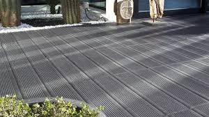 Quand Le Carrelage Trompe L œil Embellit La Terrasse Carrelage Exterieur Carrelage Terrasse Terrasse Imitation Bois