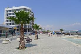 Bemutatjuk neked ciprus szigetének főbb természeti és történelmi látnivalóit. Larnaca Es Nevezetessegei Messzi Tajak Europa Ciprus Larnaca Fotos Tura Korutazas Varoslatogatas Utazom Com Utazasi Iroda