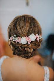 Brautfrisur Haare Beauty Styling Blumen Hochzeit Real Wedding Wonderwed Bride Romantic Flowers H Brautfrisur Hochzeitsfrisuren Hochsteckfrisuren Mit Blumen
