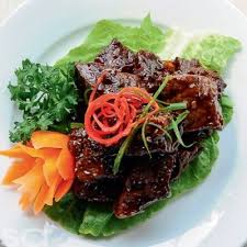 Ayam masak kicap bersama kentang, yg mudah, pantas dan yg paling penting…rasanya cukup sedap. Sedapnya Daging Masak Kicap Ni 5 Jenis Resipi Berlainan Yang Wajib Dicuba