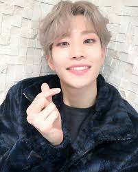 Mj Hhhhhheeee Sssssooooo Pppprrrreeeettttyyyyy Astro Kpop Idol Smile Everyday