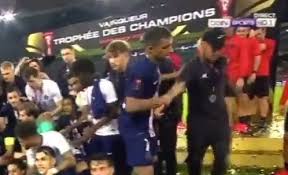 It is equivalent to the super cups found in many countries. Trophee Des Champions Mbappe Fait Rire En Ejectant Neymar De Cette Photo Le Huffpost
