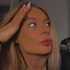 Amy Hatcher (@amyhatcher2)