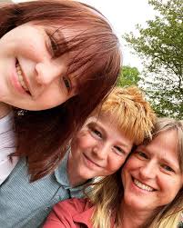 Louise Bishop (@momstart) • Instagram photos and videos