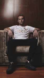 Bengt ulf sebastian larsson is a swedish professional footballer who plays as a midfielder for allsvenskan club aik and the sweden national team. Pro Direct On Twitter Wallpaper Sebastian Larsson In The Stunning 1891 White Edition Aik Shirt For Prod Soccer