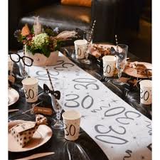 Pour habiller votre table de baptême de belle manière, découvrez nos chemins de table unis ou à motifs. Chemin De Table Anniversaire 30 Ans Intisse Deco Anniversaire 30 Ans