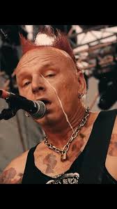 Kdo ví? od kapely Inkoust Pana Boučka Celé video na  https://www.youtube.com/watch?v=yQyBJgBc-Wk