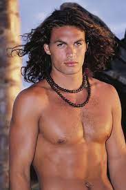 Looks like jason momoa has been protecting the sea for longer than we think, as the aquaman star featured in baywatch back in 2000. So Sah Khal Drogo In Baywatch Aus