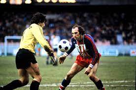 Carlos arcecio bianchi (born 26 april 1949), nicknamed el virrey (the viceroy), is an argentine former footballer and current manager. Carlos Bianchi The Five Time Top Scorer In France Who Became One Of Psg S First Icons
