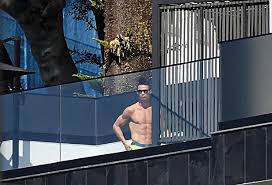 Another wave of portuguese attacking ends with a crunching tackle by rüdiger, who celebrates it like he's scored a. Cristiano Ronaldo S Madeira House Burgled With Signed Juventus Shirt Stolen Aktuelle Boulevard Nachrichten Und Fotogalerien Zu Stars Sternchen