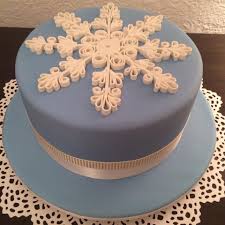 Blue And White Christmas Cake Quilling Technique Used With Fondant I Used A Fettuccine Setting On My Past Maker To Christmas Cake Winter Cake Quilling Cake