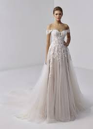 Zum thema können sie hier im internet mit hilfe der obigen verweise und links auf dieser seite mehr erfahren. Elysee Die Neue Brautmodenlinie Von Enzoani Braut De Designer Hochzeitskleider Kleid Hochzeit Brautmode