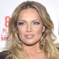 All couples danced to rock songs. Joanna Liszowska Without Make Up Shortly After Waking Up Fans Thought It Was A Childhood Picture