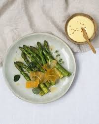 Asperges Vertes Sabayon Anis Verveine Citron Et Mimolette Vieille Pour 4 Personnes Recettes Elle A Table Recette Recettes De Cuisine Asperge Verte Cuisson Des Aliments
