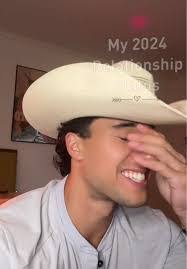 Alyssa Hoyle's Instagram, Twitter & Facebook