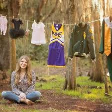 35 Stunning Look Fabulous Senior Pictures Ideas For Girls Wagepon Ideas Senior Picture Props Girl Senior Pictures Senior Pictures Poses