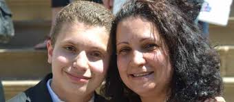 Putting out the flames Apagando las llamas