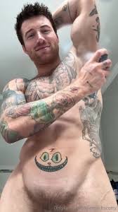 Youtuber Shows Pits - ThisVid.com