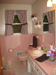 Pink And Brown Perfect Combination Of Bathroom Designs You Should Copy Goodnewsarchitecture Pink Bathroom Tiles Brown Bathroom Brown Bathroom Sets