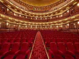 Discover the wonder of tuschinski theatre's interior design. Parool Premieredag 14 April In Tuschinski In Amsterdam