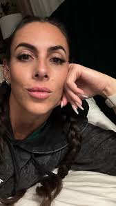 Clarissa Jones's Instagram, Twitter & Facebook