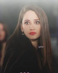 She showed her interest in acting from an early age of 5 years old. 1 305 Begenme 14 Yorum Instagram Da Gokce Akyildiz Iigokcee S A N A B A K M A K B I L E H U Z U R A C A Turkish Actors Turkish Beauty Turkish Film