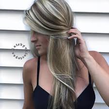 Hellblond Mit Dunklen Strahnen Haarfarben Dunkle Strahnchen Blonde Haare Mit Strahnen