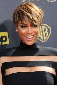 Le meches rosse sono particolarmente indicate per le donne castane o dai capelli neri. Tagli Capelli Corti E Colpi Di Sole Come Charlize Theron Benventuta Estate Vanity Fair Italia