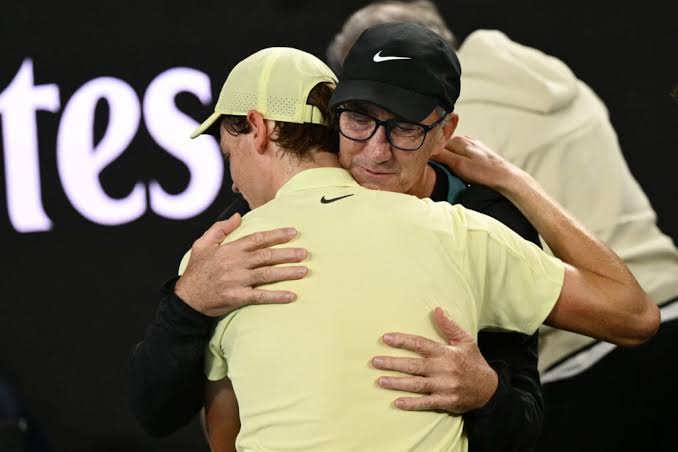 Darren Cahill suggests the age at which Jannik Sinner currently sees  himself retiring from tennis