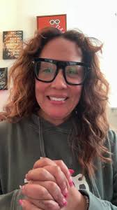 Community Member Shout-out : Suki (Etsuko) Tsujimoto is a New York-based  make-up artist with a background in fashion styling. Drawing significant  influence from her dual upbringing in New York and Japan, Suki