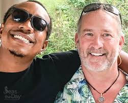 Meet the Crew.... Valle hangin with one of the Seas the Day owners, Scott.  Fun Fact... Scott and Hope's villa, called Magens Hideaway, was once rented  by Sinbad. 🎶 Scott's favorite music