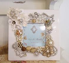 Recycled Jewelry Decorated Frame The White Frame Makes This Very Girly Vintage Jewelry Crafts Picture Frame Decor Vintage Jewelry Ideas
