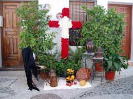 Esta cruz la mandan a bendecir con un sacerdote. The Day Of The Cross Dia De La Cruz East Of Malaga