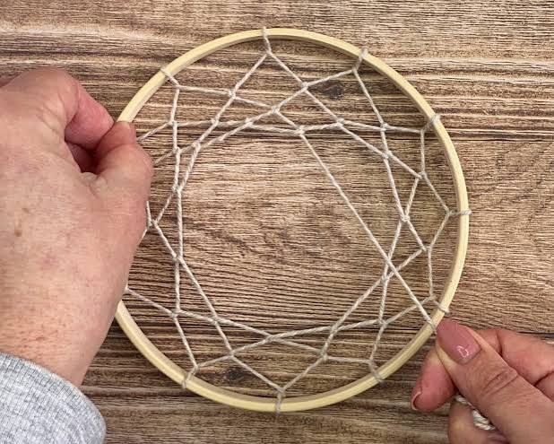 How to make a dreamcatcher - Gathered