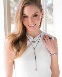 Kendra scott store elaina necklace