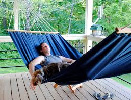 This diy hammock swing tutorial was prepared and submitted by wendy. 14 Diy Hammocks And Hanging Swings To Make Summer Naps Awesome How Does She