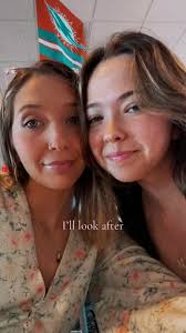 Danielle Bowles (@danielb2018)