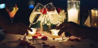 Ecco quindi una selezione di frasi per l'anniversario di matrimonio divertenti per vivere questa giornata con la giusta allegria. 50 Anni Di Matrimonio Come Festeggiare Al Meglio Le Nozze D Oro