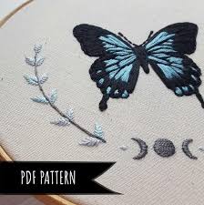 Shutterstock koleksiyonunda hd kalitesinde embroidery floral pattern roses butterfly violets temalı stok görseller ve milyonlarca başka telifsiz stok fotoğraf, illüstrasyon ve vektör bulabilirsiniz. Celestial Butterfly Hand Embroidery Pattern Floral Embroidery Etsy